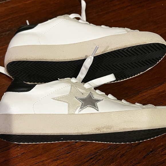 🎉🎉Host Pick🎉🎉 JustFab Zaylee Sneaker - Picture 4 of 8